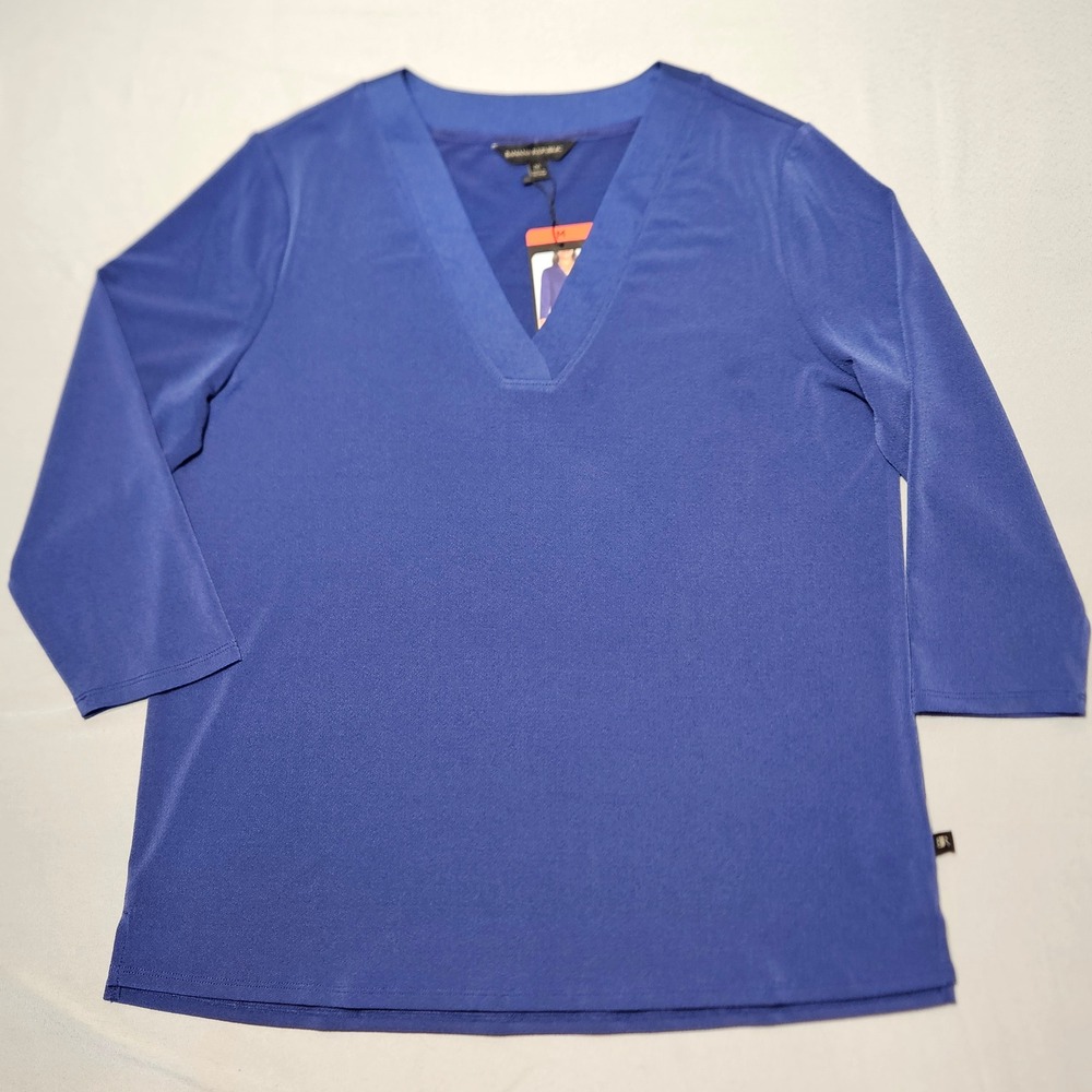NWT Banana Republic V-Neck Top Women Medium Blue 3/4 Sleeve Matte Jersey 1723852